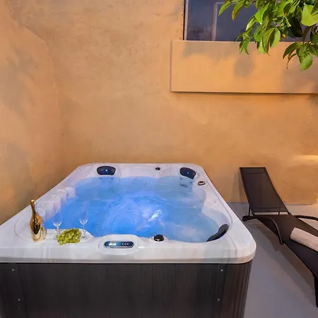 3-4 Bedrooms In Old Town Appartamento *