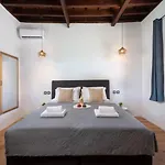 3-4 Bedrooms In Old Town *