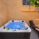 3-4 Bedrooms In Old Town Apartament *