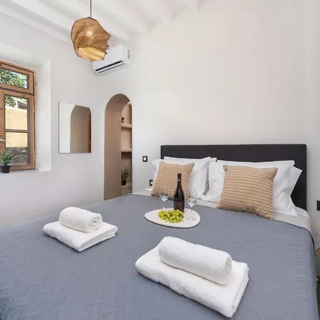 3-4 Bedrooms In Old Town