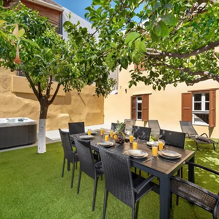 Apartment 3-4 Bedrooms In Old Town *