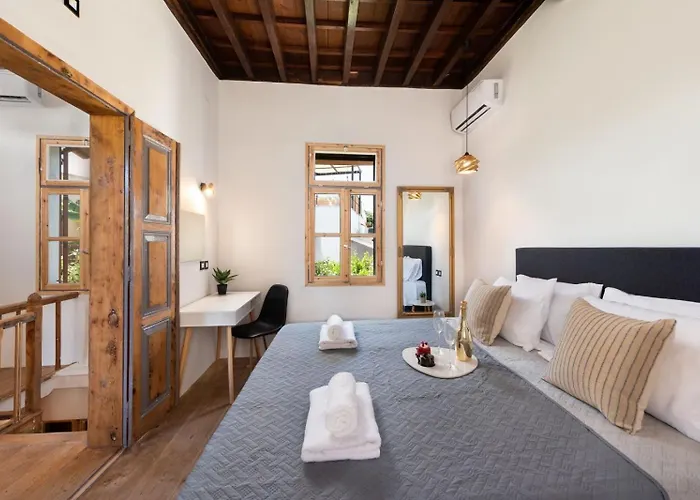 דירה 3-4 Bedrooms In Old Town