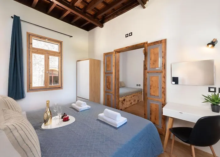 3-4 Bedrooms In Old Town *