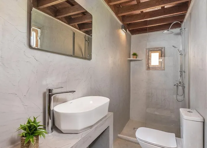 3-4 Bedrooms In Old Town Apartment *