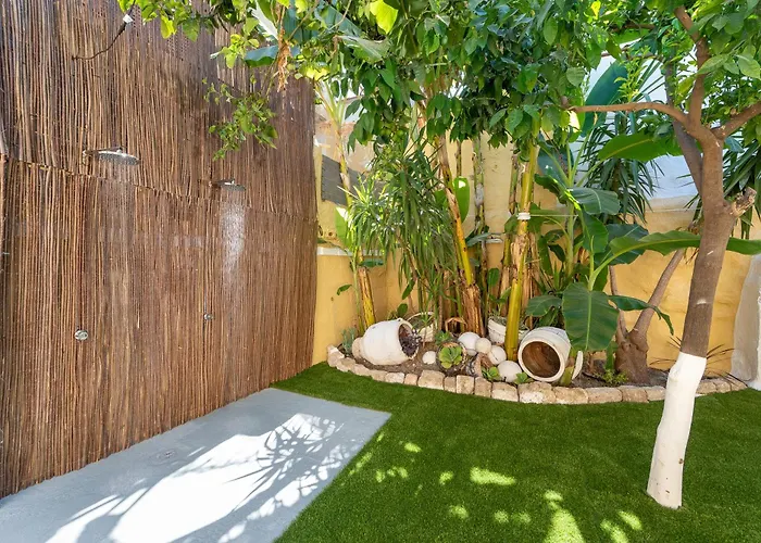 3-4 Bedrooms In Old Town Apartment