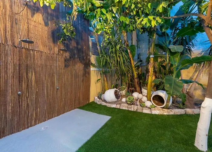 3-4 Bedrooms In Old Town Rhodes City