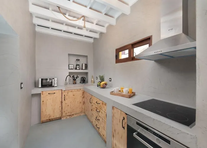 Apartment 3-4 Bedrooms In Old Town *